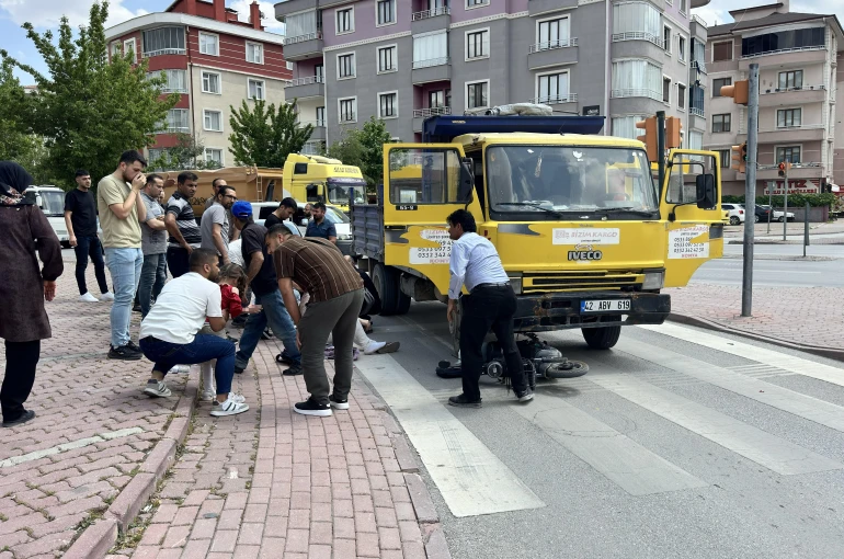 Elektrikli bisikletin Kamyonetin altında kalmasıyla 3'ü çocuk 4 kişi yaralandı