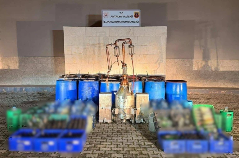 Elmalı’da 3 bin 750 litre kaçak ve sahte alkol ele geçirildi