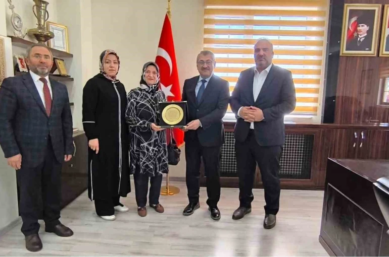 Emekli öğretmenden örnek bağış