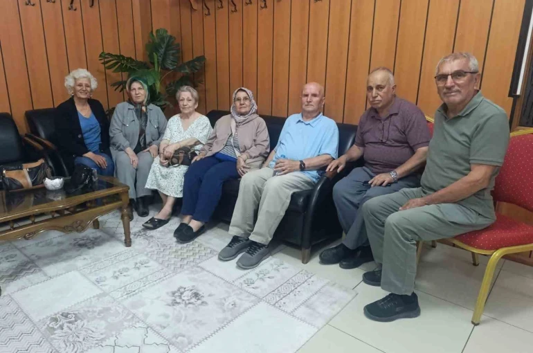 Emekli öğretmenler öğrencileriyle buluştu
