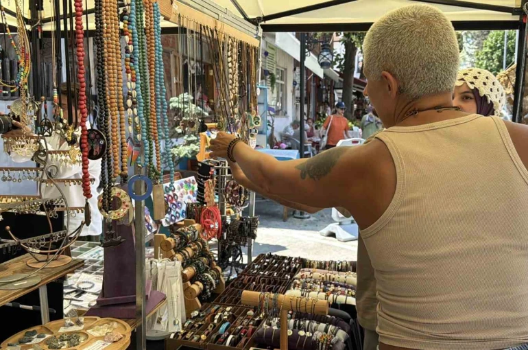 Emekli oldu hobisini dükkana yansıttı