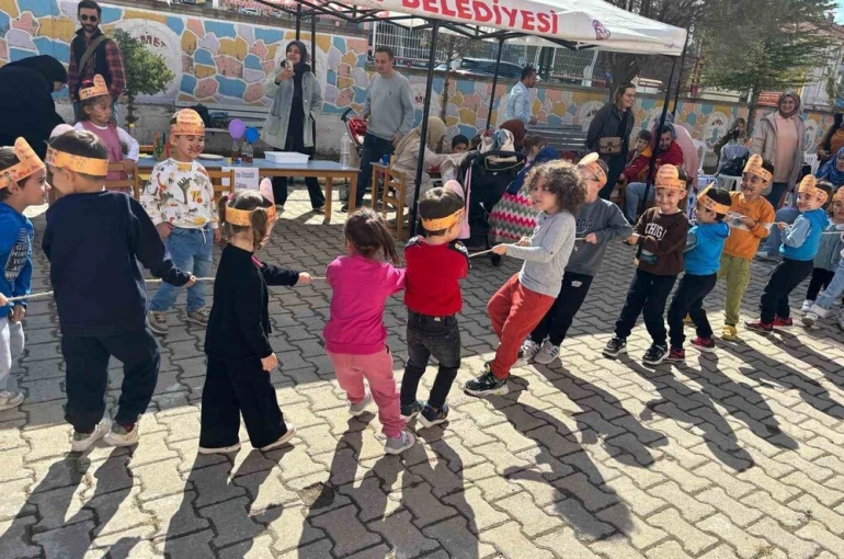 Emet Gülten Dayıoğlu Anaokulu’nda eğitim şenliği