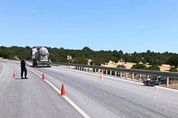 Emet’te beton mikseri motosiklete çarptı: 1 ölü, 1 ağır yaralı
