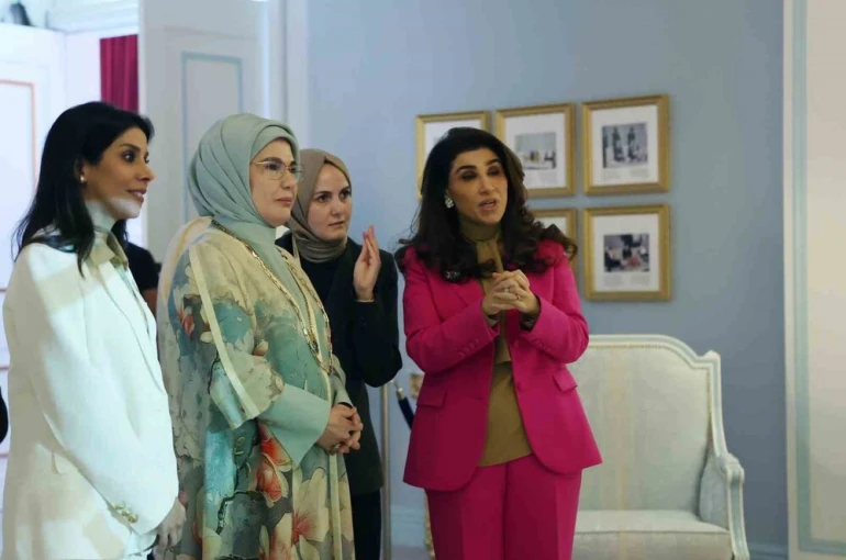 Emine Erdoğan, Kuveyt’te Al Salam Sarayı Müzesi’ni ziyaret etti