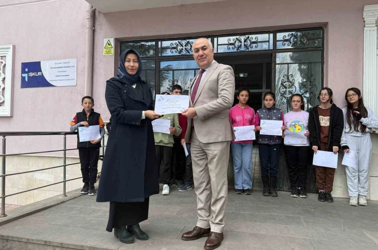 Emirdağ Gömü Ortaokulu, Avrupa’dan ‘eTwinning’ projesiyle ödülle döndü