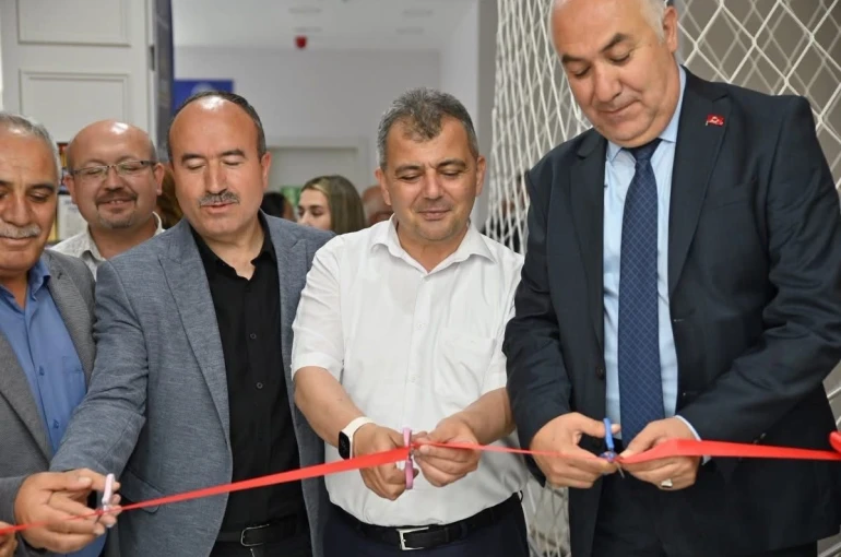 Emirdağ Mithatpaşa Ortaokulu’ndan ‘Sanat Şöleni’