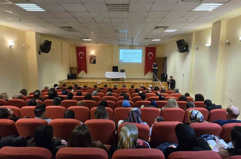 Emirdağ’da görev yapan öğretmenlere ‘Temel İlk Yardım Eğitimi’ düzenlendi
