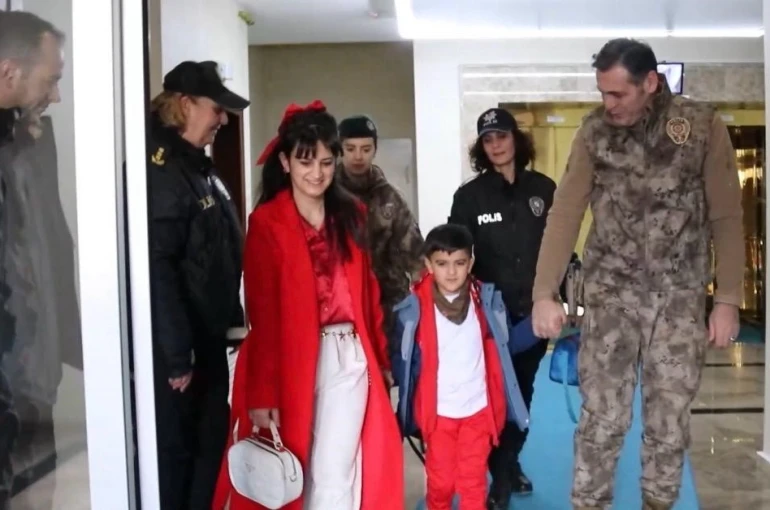 Emniyet müdüründen yürek ısıtan hareket