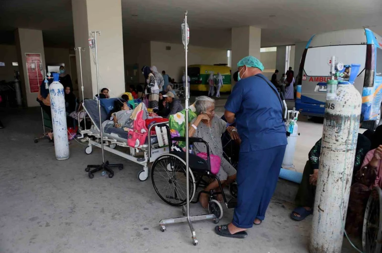 Endonezya’da 6.7 büyüklüğünde deprem