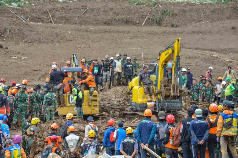 Endonezya’daki toprak kaymasında can kaybı 25’e yükseldi 