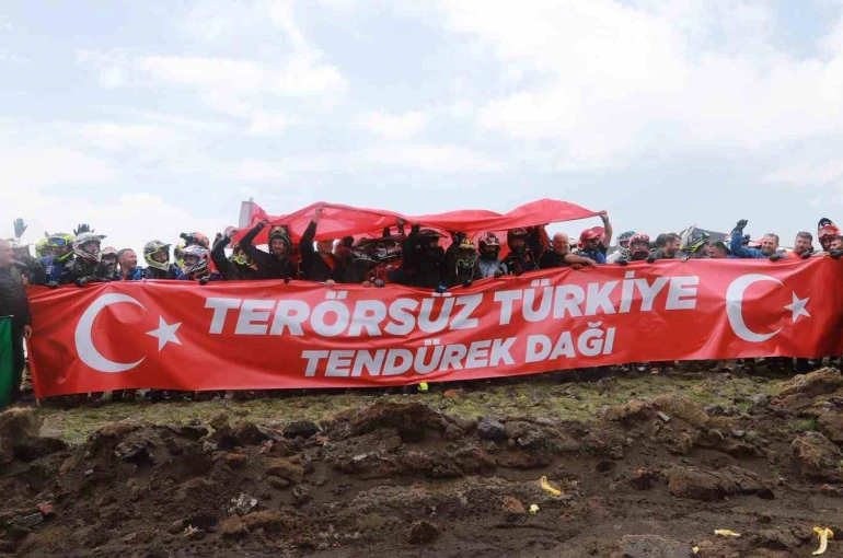 Enduro şampiyonasının finali Tendürek’te "Terörsüz Türkiye" pankartıyla başladı