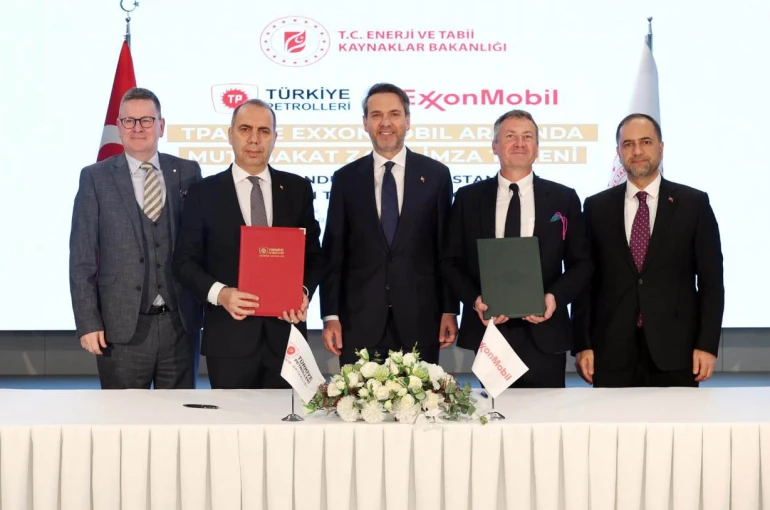 Enerji ve Tabii Kaynaklar Bakanı Bayraktar: "Karadeniz ve Akdeniz’deki yeni arama alanlarını kapsayan bir mutabakat zaptı imzalandı"