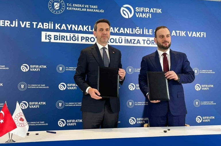 Enerji ve Tabii Kaynaklar Bakanı Bayraktar: "Savaşın eşiğinde enerjiyi doğru kullanabilmek her zamankinden daha önemli"