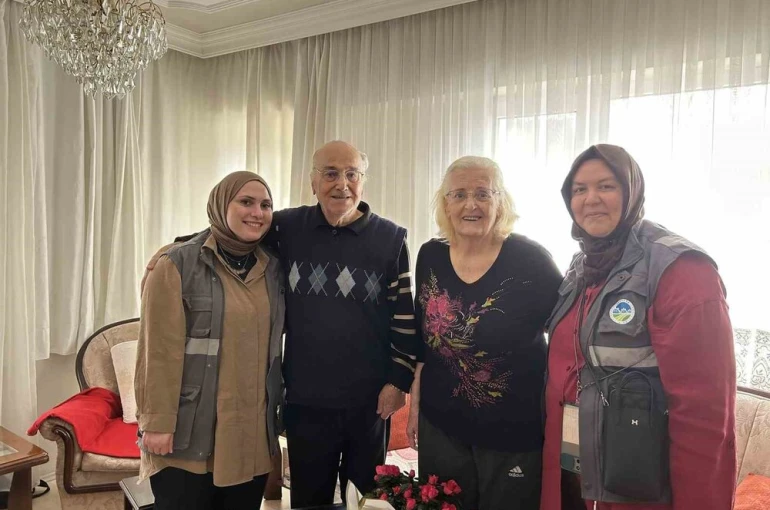 Engelleri sevgiyle aştılar: 65 yıllık evlilik Sakarya Büyükşehirle kutlandı
