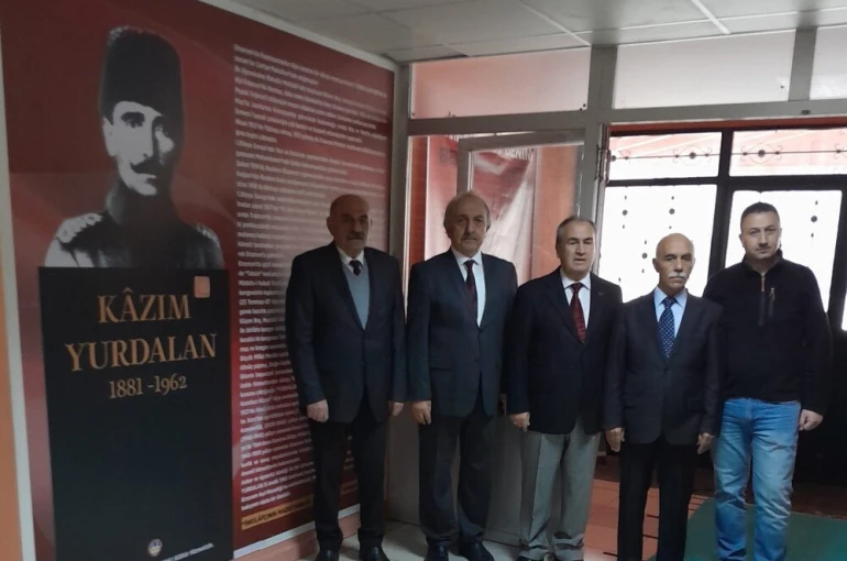 ER-VAK’tan Kazım Yurdalan Ortaokulu’na kültür hizmeti