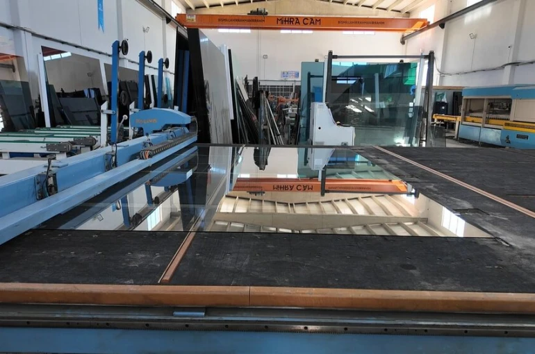 Erciş’te kurulan cam atölyesi bölgenin ihtiyacını karşılıyor