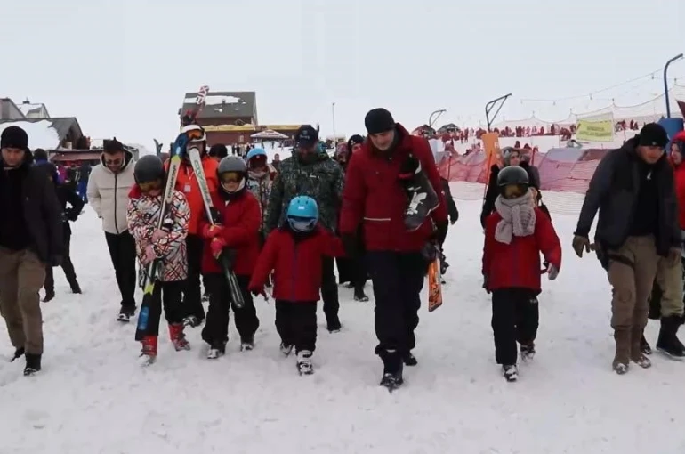 Erciyes’te şehit çocuklarına kayak eğitimi