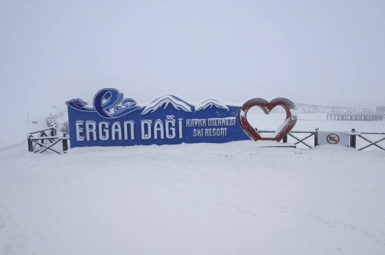 Ergan Dağı’nda kar rekoru: 2. etap teleski hattı kar altında