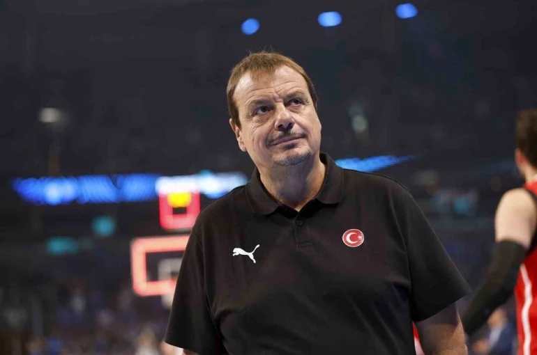 Ergin Ataman, Avrupa Şampiyonası’nın en iyi başantrenörü seçildi