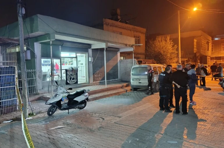 Erkek kuaföründeki silahlı kavgada 7 yaralı