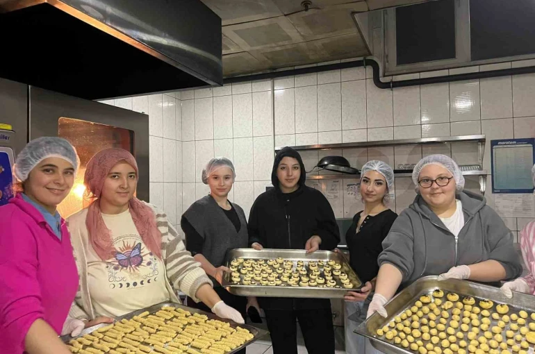 Erkekler pizza, kızlar kurabiye yaptı