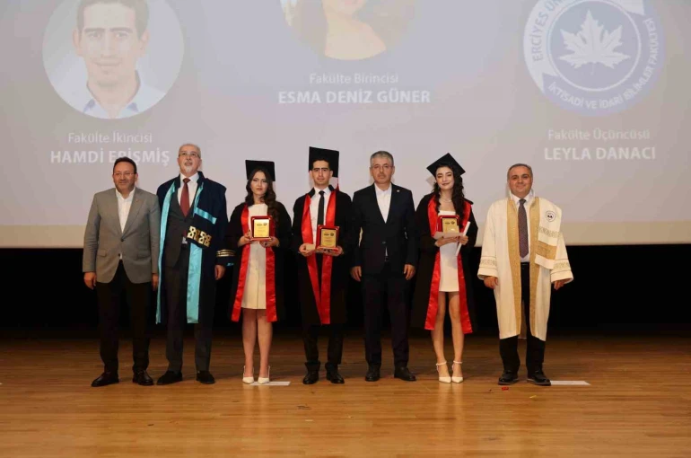 ERÜ İİBF 44. dönem mezunlarını verdi