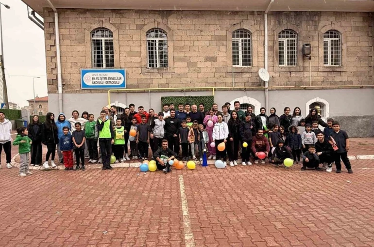 ERÜ öğrencilerinden anlamlı etkinlik