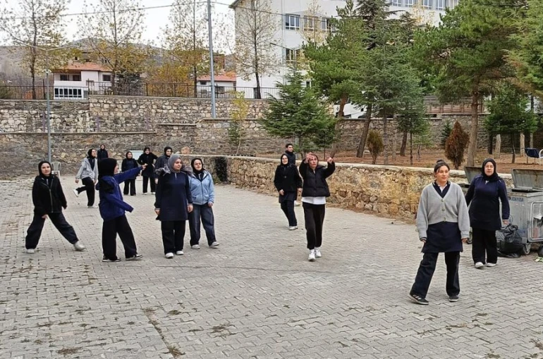 ERÜ’den Yahyalı’da ‘Spor yap zinde kal’ etkinliği