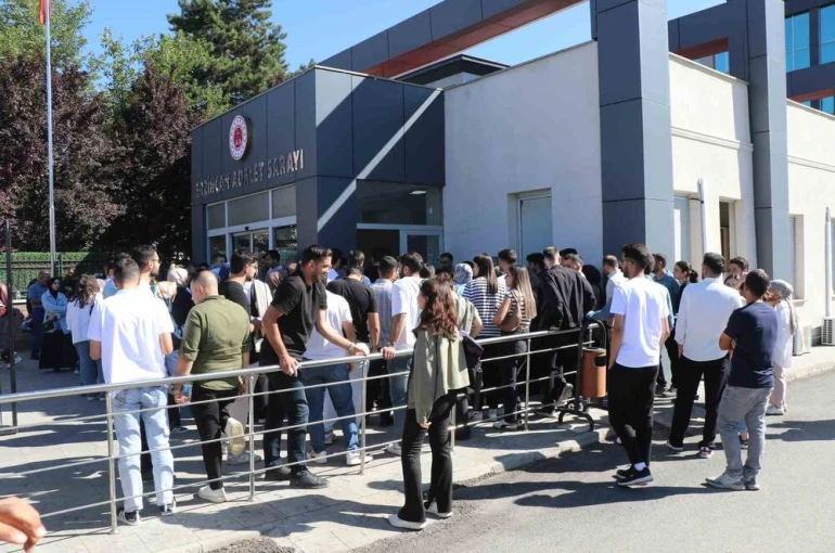 Erzincan Adliyesi’nde zabıt katipliği sınavı yoğunluğu