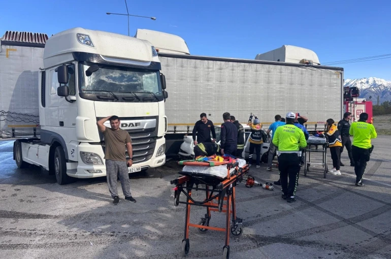 Erzincan-Sivas kara yolunda kaza: 2 yaralı