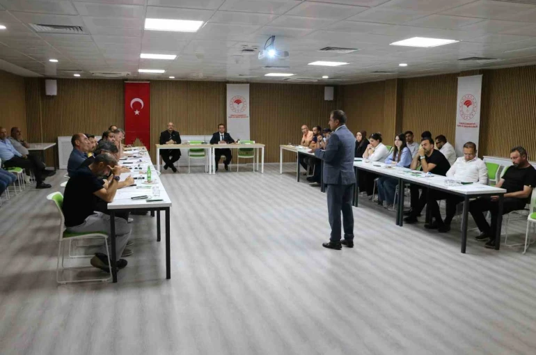 Erzincan Toplu Sera Bölgesi yatırımcılarıyla değerlendirme toplantısı yapıldı