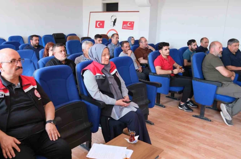 Erzincan’da bitki koruma ürünleri bayilerine b-reçete eğitimi verildi
