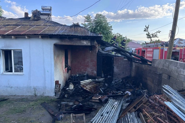 Erzincan’da ev yangını