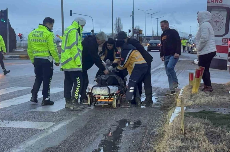 Erzincan’da iki araç çarpıştı: 2 yaralı