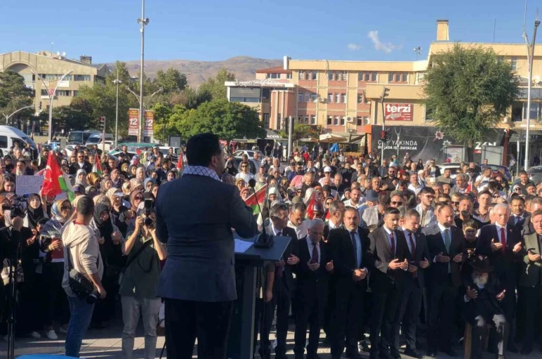 Erzincan’da, İsrail’in saldırdığı Küresel Sumud Filosu’na destek