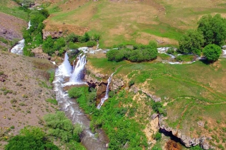 Erzincan’da Konarlı Şelalesi doğal güzelliğiyle ziyaretçilerini bekliyor