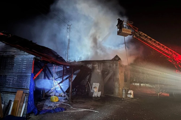 Erzincan’da müştemilat alevlere teslim oldu