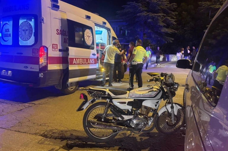 Erzincan’da otomobil ile motosiklet çarpıştı: 2 yaralı