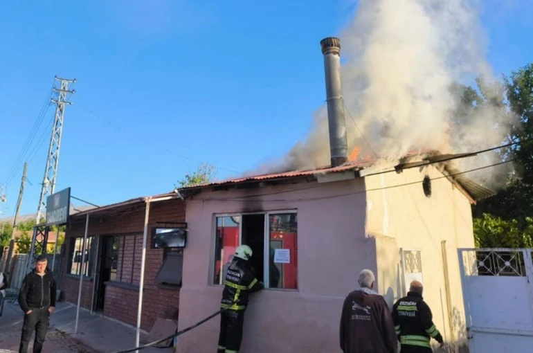 Erzincan’da tandır evi yandı