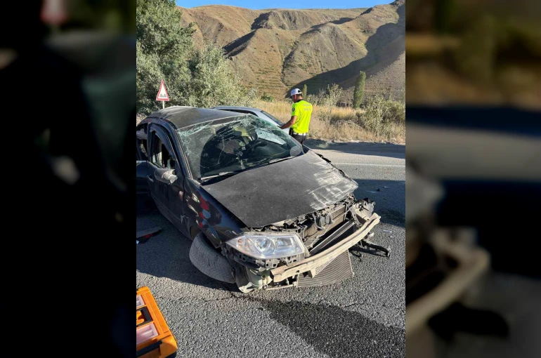 Erzincan’da trafik kazası: 3 yaralı