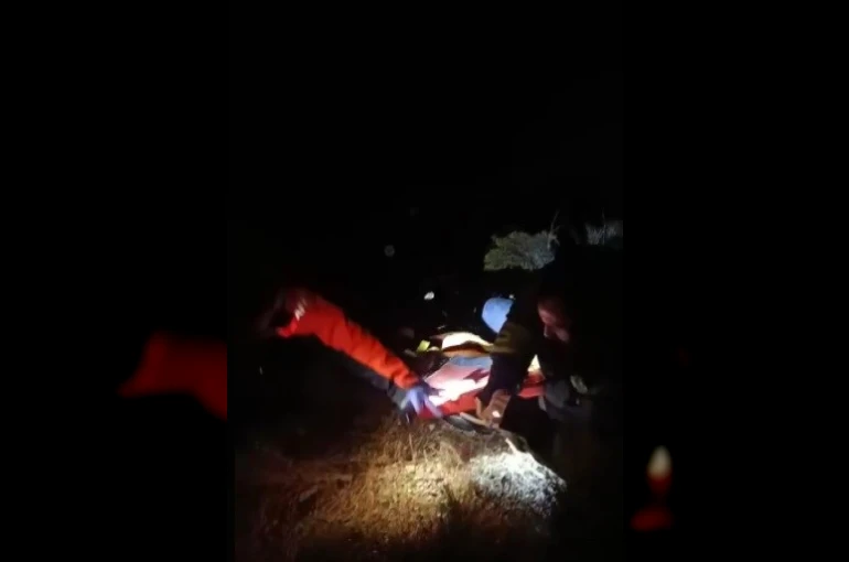 Erzincan’da uçurumdan düşen İran uyruklu vatandaş kurtarıldı