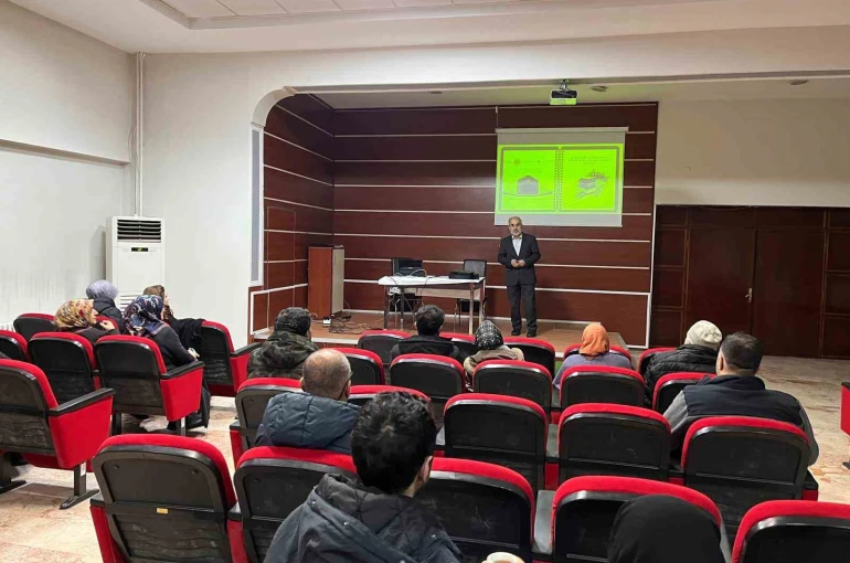 Erzincan’da umreci adaylarına seminer verildi