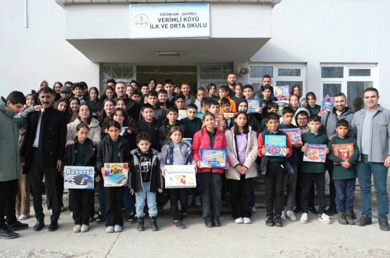 Erzincanlı öğrencilerden Verimli köyüne dostluk köprüsü