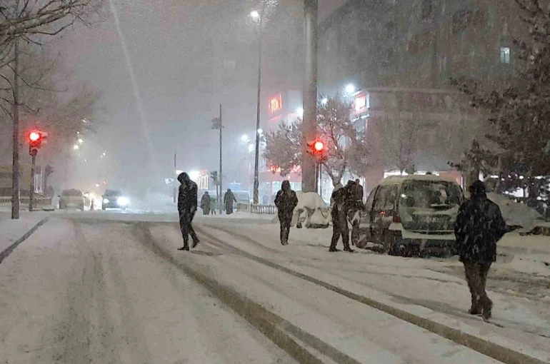 Erzurum’da 3 ilçede okullar 1 gün tatil edildi
