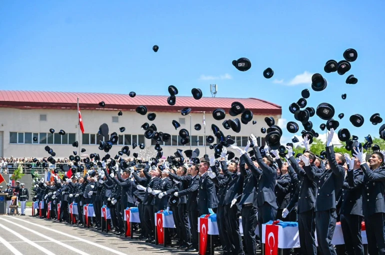 Erzurum’da 32. dönem polis adayları mezun oldu
