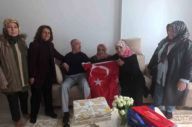 Erzurum’da Anneler Günü’nde duygu dolu vefa ziyareti