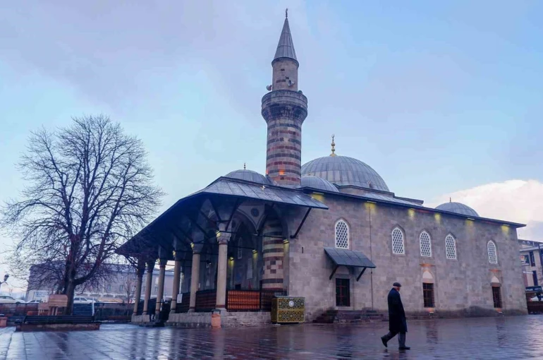 Erzurum’da bin 635 camide bin 680 din görevlisi görev yapıyor
