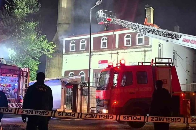 Erzurum’da Cami yangını korkuttu