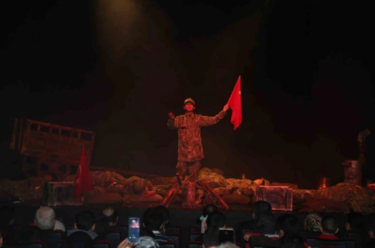 Erzurum’da Çanakkale ruhu sahneye taşındı