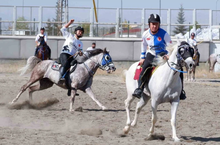 Erzurum’da cirit heyecanı sürüyor